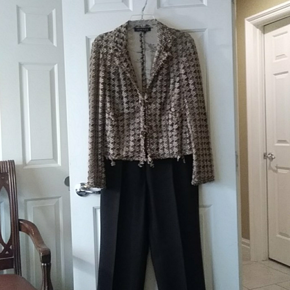 Anne Klein New York women's 2 piece Suit.